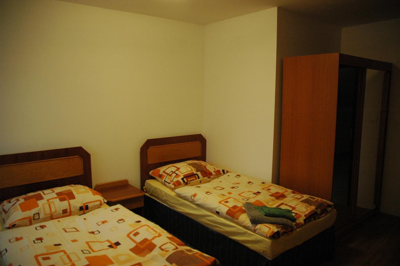 Art Star Hotel Hostivice Extérieur photo