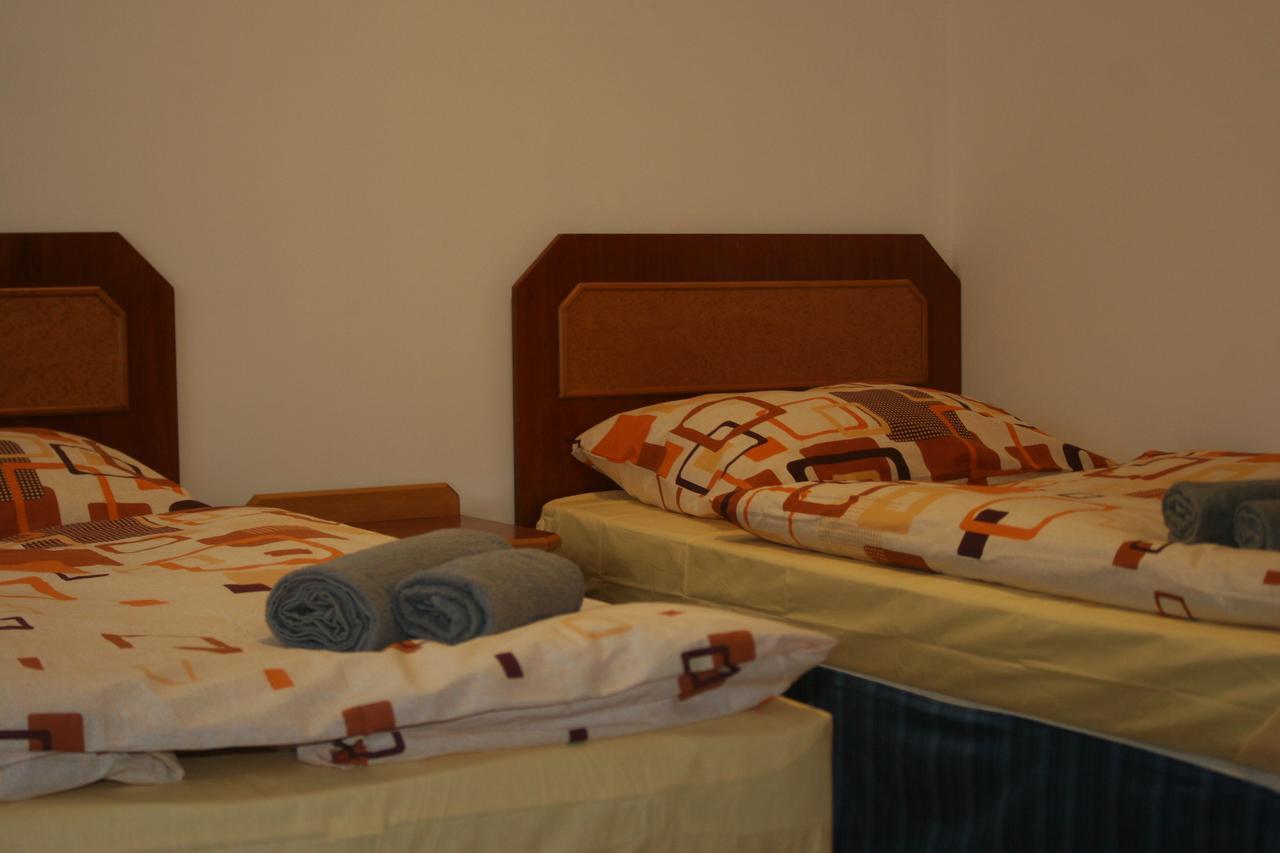 Art Star Hotel Hostivice Extérieur photo